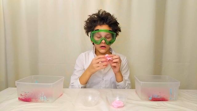 Слаймы из обойного клея. Чокнутый профессор делает слаймы из клея для бумажных и флизелиновых обоев смотреть онлайн