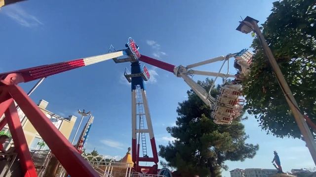 Геленджик, парк аттракционов смотреть онлайн