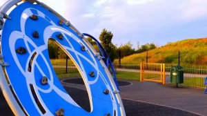 Эльвира и Райан НА ПРОЩАДКЕ ИГРАЮТ В