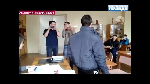 В Марий Эл пьяный подросток на уроке обматерил учительницу смотреть онлайн