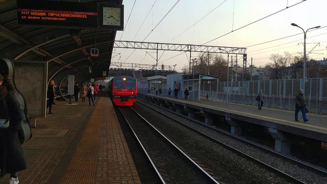 Электропоезд ЭД4М-0103 платформа Лось смотреть онлайн