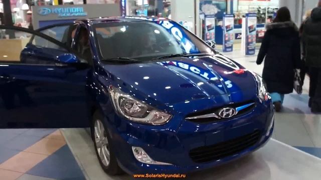 Синий  Hyundai Solaris Хендай Солярис в ТЦ Мега Теплый Стан