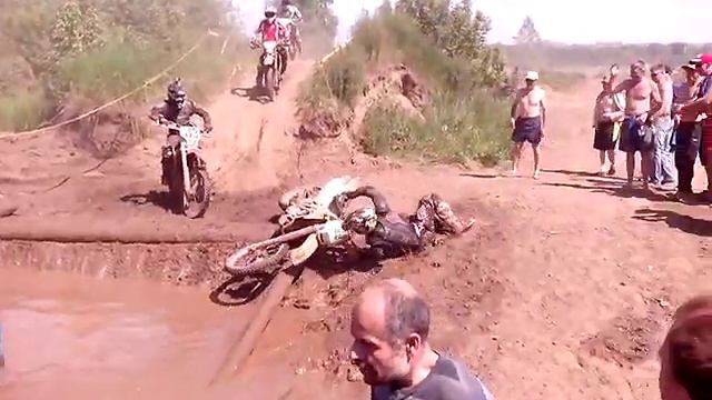 Грязная мотобитва в Томске смотреть онлайн