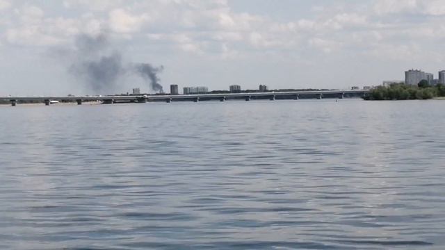 Из Саратовской набережной был виден пожар в Энгельсе.03.06.2023. смотреть онлайн