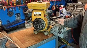 Бензиновый генератор на 12 вольт для зарядки аккумуляторов и запуска автомобилей.