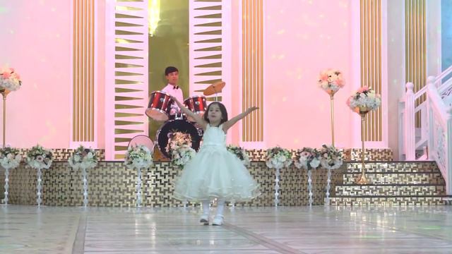 АСАЛ АШУРОВА - СУРУДИ АВВАЛИН ДАР 4 СОЛАГӢ