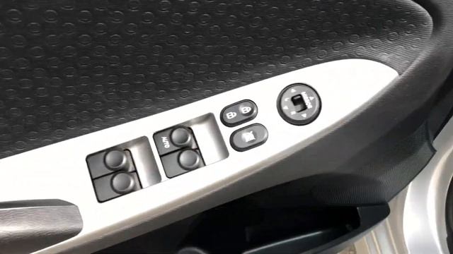 Hyundai Solaris, 2011, 1.4 AT (107 л.с.) Экспресс обзор Автосалон Boston от Сергея Бабинова смотреть онлайн