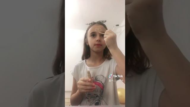 Девочка красится. Макияж. смотреть онлайн