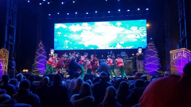 Let It Snow - Plaza Lighting Dancers смотреть онлайн