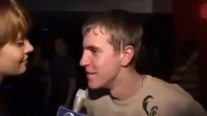 по комнате дымок