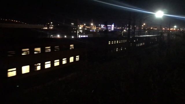 Прибытие двухэтажного поезда из Питера в Мурманск смотреть онлайн
