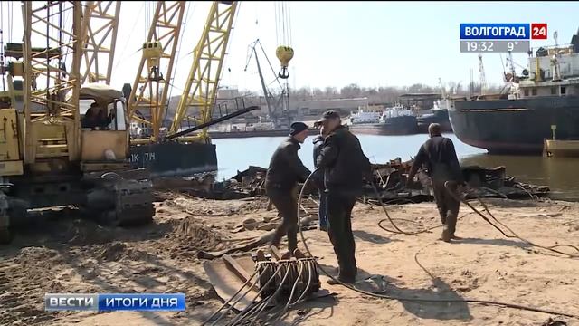 В Волгограде подняли затонувший танкер смотреть онлайн