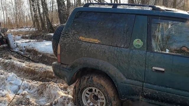 битва jeep rubicon jeep grand cherokee land cruiser prado на offroad смотреть онлайн