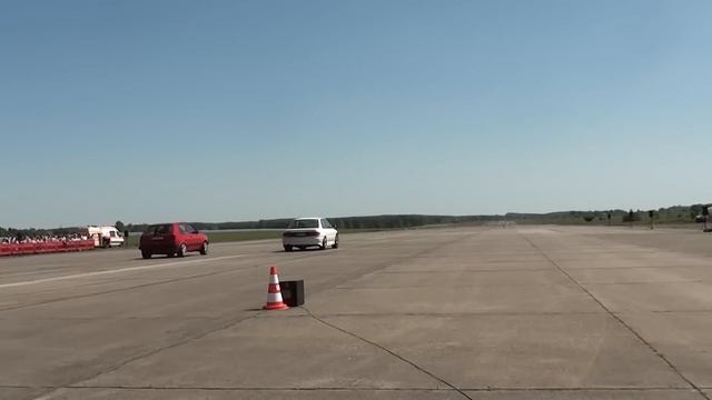 Mitsubishi Evo III vs VW Golf II 2.0T - 1/4 Mile - Race at Airport 20.05.2012 смотреть онлайн