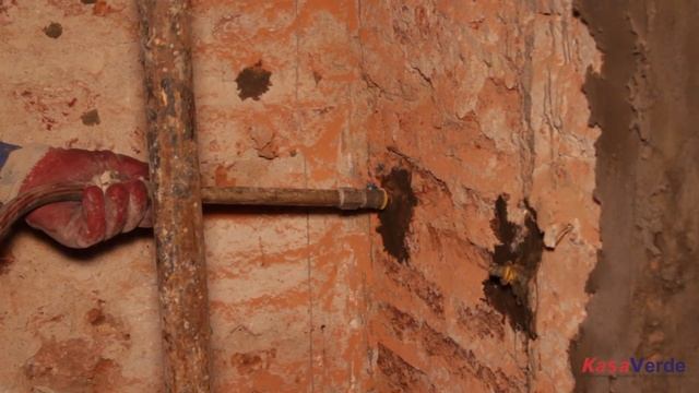 ИНЪЕКТИРОВАНИЕ КИРПИЧНОЙ КЛАДКИ 1730 ГОДА! | Конюшенная площадь смотреть онлайн