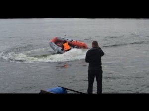 Не повторять! Можно ли перевернуть РИБ лодку?