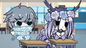 Меме деньги. мани бессмысленное трата денег. маникюр.