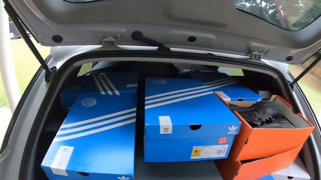WE LOADED OUR CAR FULL OF SHOES TO RESELL ONLINE! смотреть онлайн