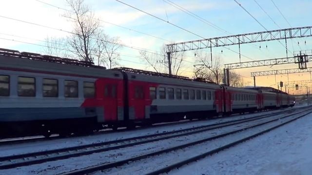 Электропоезд ЭД4М-0107 "Им экпажа АПЛ Курск" смотреть онлайн