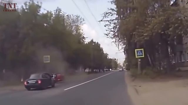 Dash Cam Crashes: Mercedes Edition [TNT Channel]