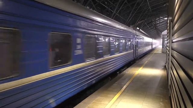 Электровоз ЧС7-004 (ТЧЭ-33) со скорым фирменным поездом "Сож" №056Ь Гомель - Москва. смотреть онлайн