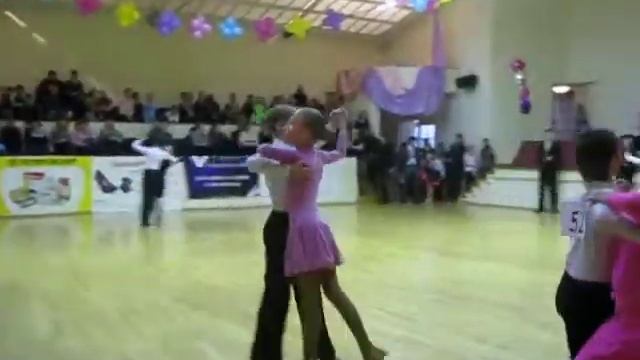 Квикстеп Ксю ЮТМ N5.AVI смотреть онлайн