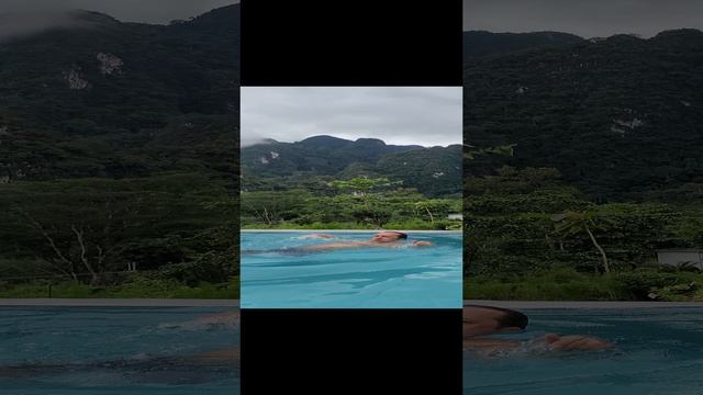 Бассейн с видом на Горы смотреть онлайн