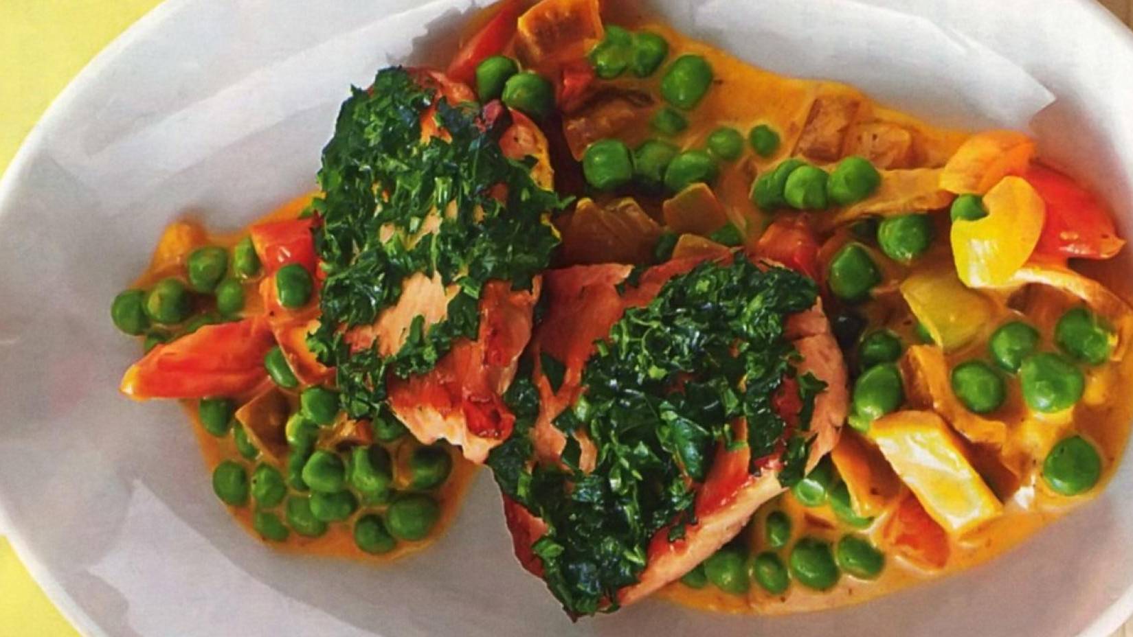 Свиной шницель с гороховым карри. С восточным оттенком смотреть онлайн