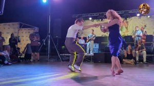 Заводные песня и танец - ВАСИЛЬКОВОЕ ПЛАТЬЕ  - Виктор КОРОЛЁВ - Sondre & Tanya (буги-вуги)