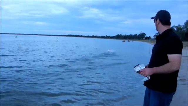 HobbyKing Sprint F3 Tunnel Hull: Horsing around at Lake Bonney S.A. смотреть онлайн