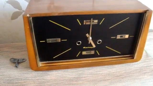 Часы настольные, каминные Янтарь с боем 1975 год смотреть онлайн