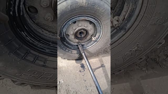 Снятие полуосей. Автомобиль Урал. Хруст в заднем мосте! смотреть онлайн