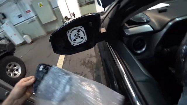 RAV-4 (16г.в.). Замена зеркального элемента.