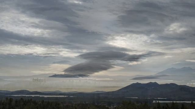 Newsmaking 📰 "asperitas" clouds 🌥☁️ as seen from Eustis ⛰ Maine 🌲 April 23, 2023 from dawn 🌄 to dus смотреть онлайн