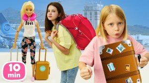 Кукла Барби собирается на море! Что же она с собой возьмет?