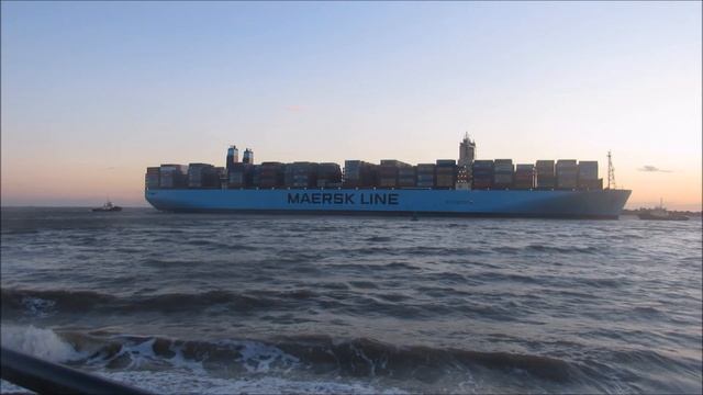Maiden voyage Madrid Maersk makes a late arrival to a stormy Felixstowe 6th June 2017 смотреть онлайн