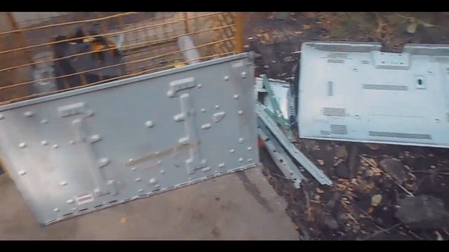 Медь, чермет, поиск во дворах на улице и возле мусорных контейнеров смотреть онлайн