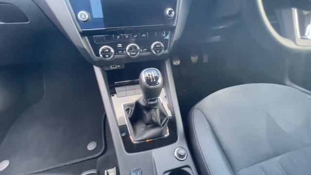 SKODA Octavia Hatchback (2017) 1.6 TDI SE L (115 PS) YM19CLO смотреть онлайн