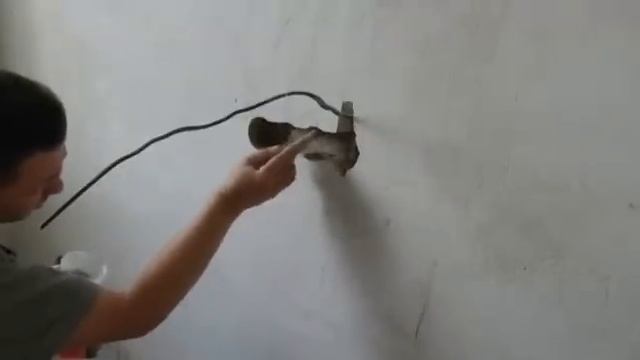 Установка монтажных коробок в кирпичную стену. Installation of mounting boxes in a brick wall. смотреть онлайн