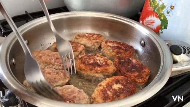 Гора КАТЛЕТ за КОПЕЙКИ - очень вкусные ，сочные и нежные домашние котлеты ！ смотреть онлайн