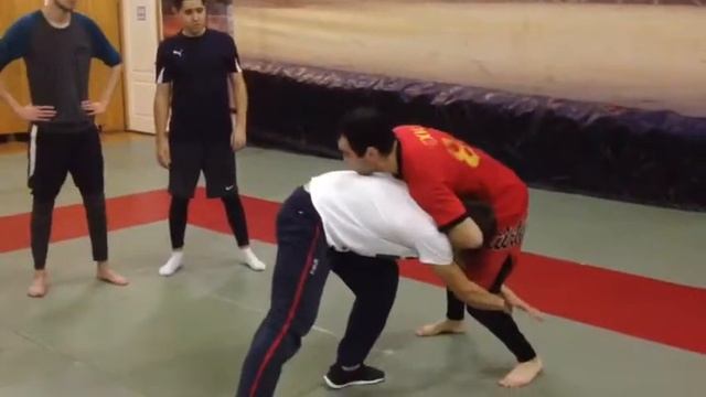 Особенности удушающего. Смешанные единоборства. FightBRO.ru - г. Москва, м. Преображенская площадь смотреть онлайн