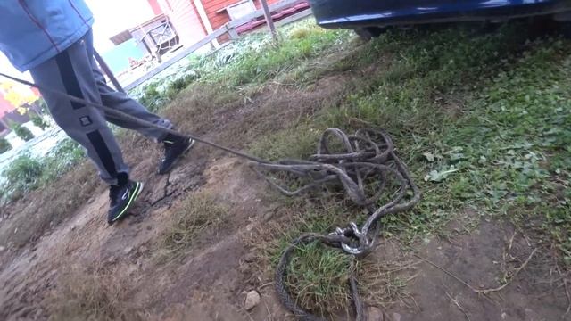 Забуксовала. Помогли вытащить машину смотреть онлайн