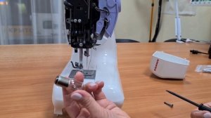 Как Заменить Лампочку на швейной машине или оверлоке, Шить Легко и Просто.