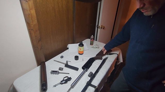 Cleaning A 390 Beretta And Why To Not Just Spray It With Oil.