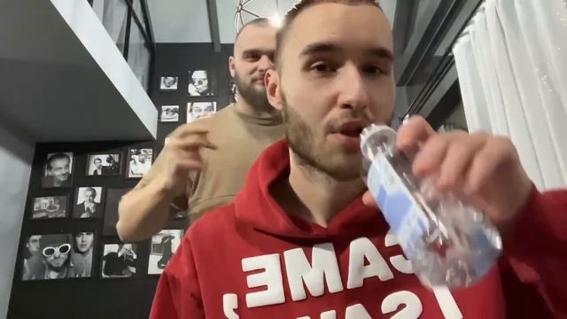 ХАЗЯЕВА ПРАНКАНУЛИ СПЯЩЕГО ГОРИЛЫЧА | Кореш, Парадеевич, Куертов и Данила Горилла смотреть онлайн
