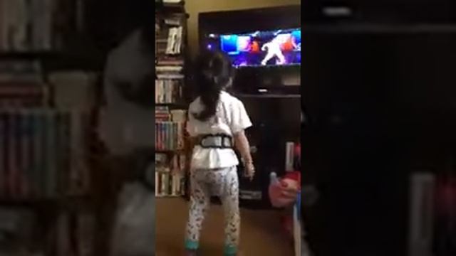 Emma doing the Zumba смотреть онлайн