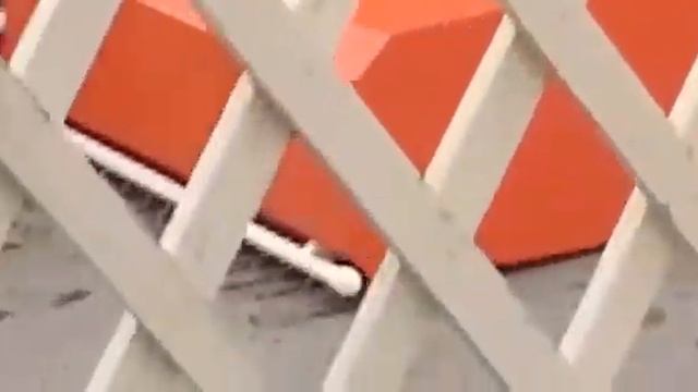 Щетка с бункером и системой орошения в работе смотреть онлайн