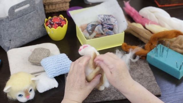 Хотите свалять пушистого котика. Видео урок для вас, простой доступный бесплатный. смотреть онлайн