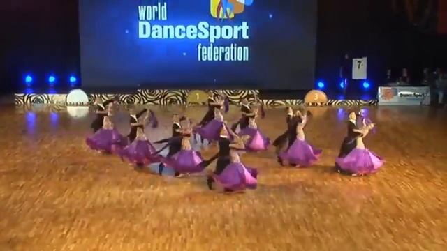 КРАСИВО ТАНЦУЮТ исп.ГЛЮКОЗА- А СНЕГ ИДЕТ!!! смотреть онлайн