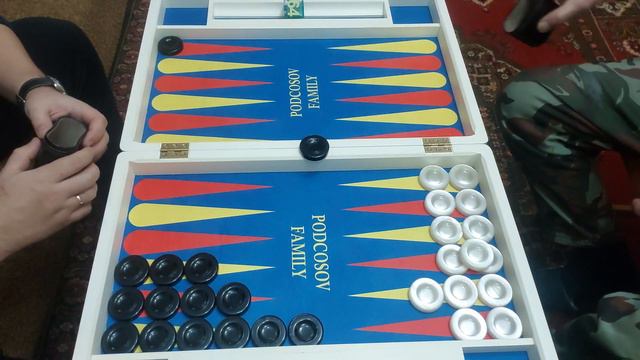 Короткие нарды с папой. Матч до 5 очков. Очень много ошибок 🙉🎲😭 смотреть онлайн